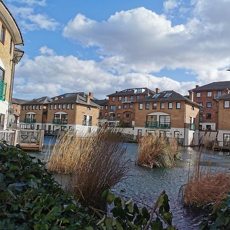 Riverside 1Br With Easy Transport 20Min To City Centre Лондон Екстер'єр фото