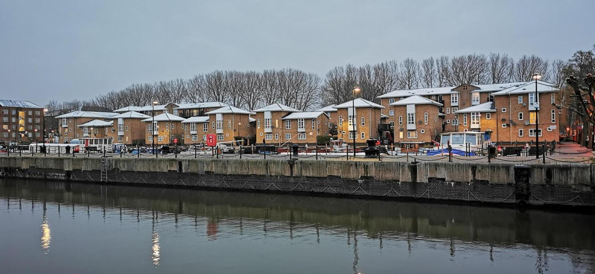 Riverside 1Br With Easy Transport 20Min To City Centre Лондон Екстер'єр фото